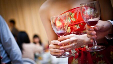 济南婚纱影楼之新娘敬酒礼服选择